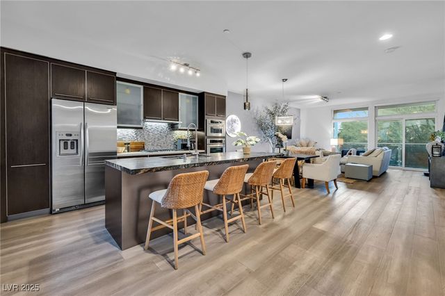 8925 West Flamingo Road 201, Las Vegas, NV 89147