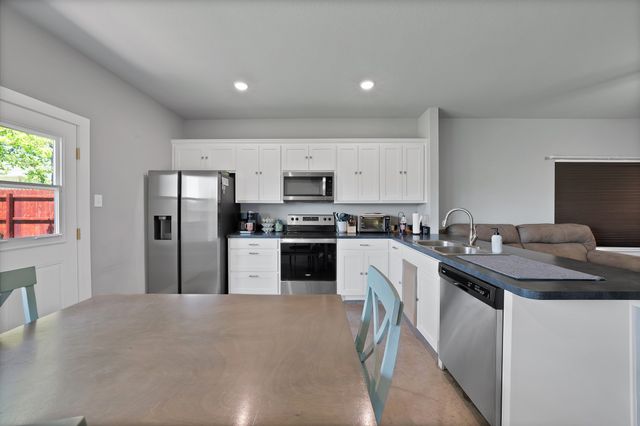 104 Sweeney Street, Hillsboro, TX 76645