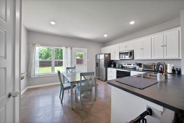 104 Sweeney Street, Hillsboro, TX 76645