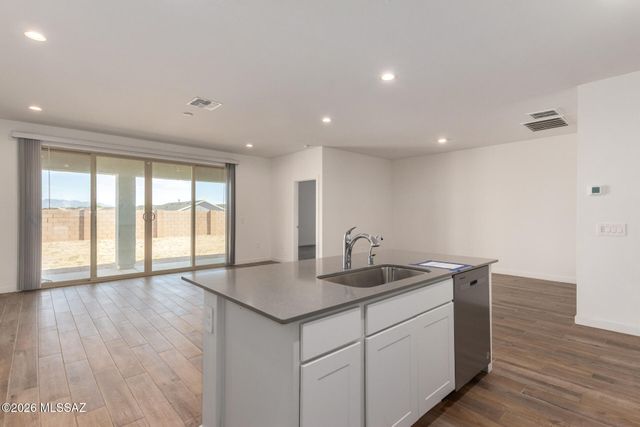 680 W Lexington Street, Vail, AZ 85641