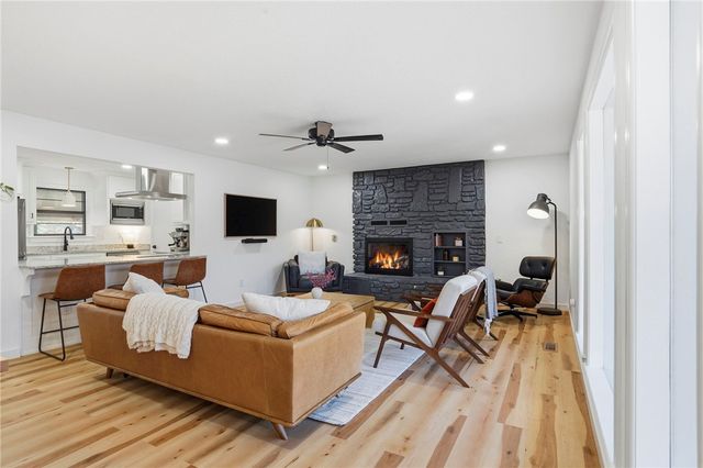 24 Ciemny Lane, Bella Vista, AR 72715