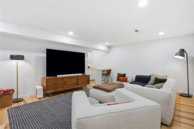 24 Ciemny Lane, Bella Vista, AR 72715