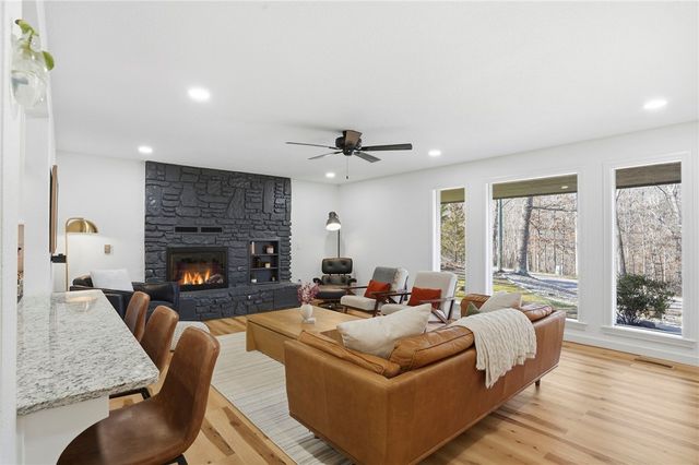 24 Ciemny Lane, Bella Vista, AR 72715