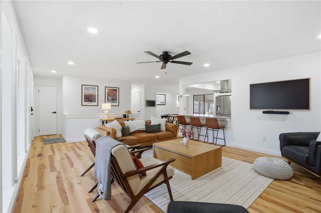 24 Ciemny Lane, Bella Vista, AR 72715