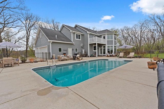 W303N8728 Woodland DRIVE, Hartland, WI 53029