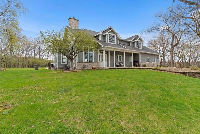 W303N8728 Woodland DRIVE, Hartland, WI 53029
