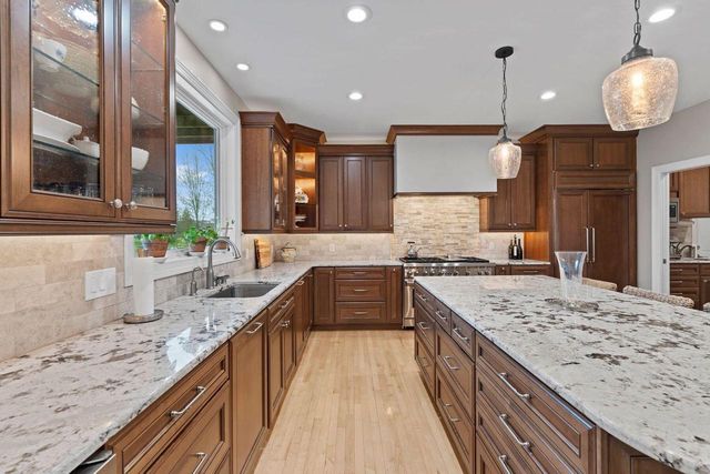 W303N8728 Woodland DRIVE, Hartland, WI 53029