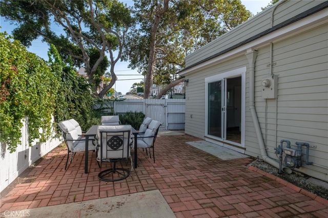318 S Francisca Avenue, Redondo Beach, CA 90277
