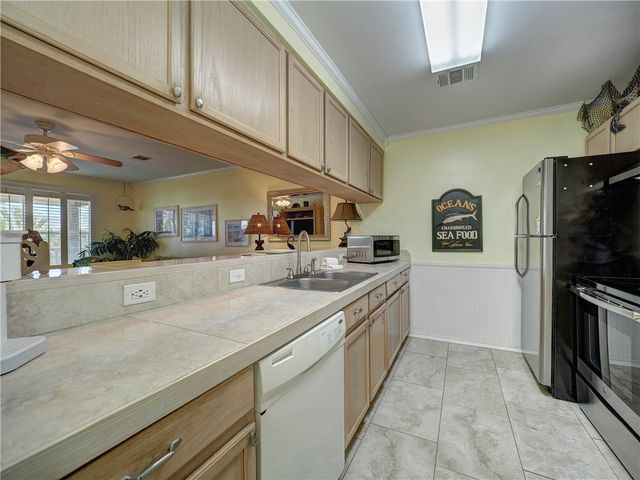 220 W Avenue F 1B, Port Aransas, TX 78373