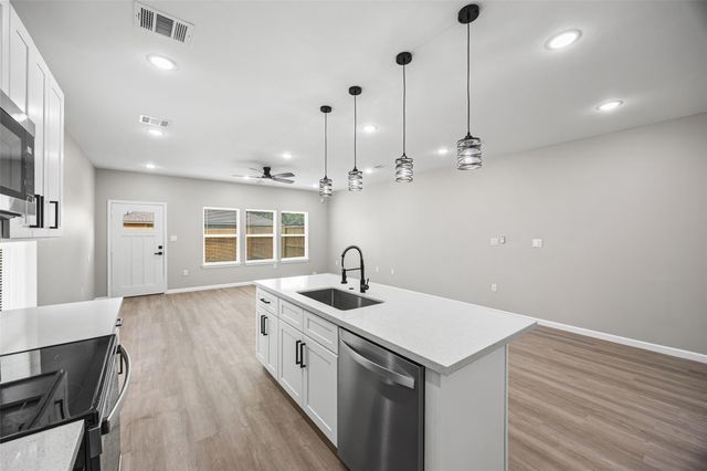10214 Hollyglen Drive, Houston, TX 77016