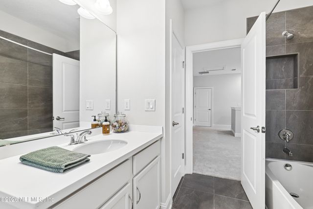 32 VALLEY FALLS Way, St. Johns, FL 32259