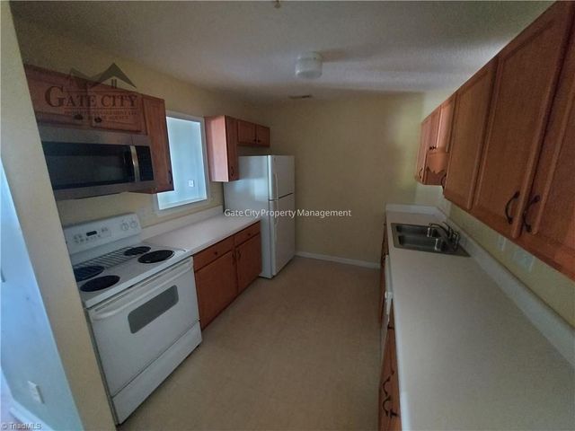 905 Hanahan Court B, Greensboro, NC 27409