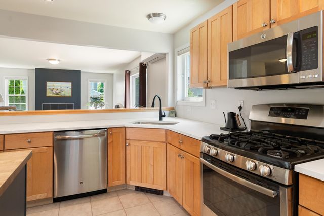 36 Bower Street, South Burlington, VT 05403
