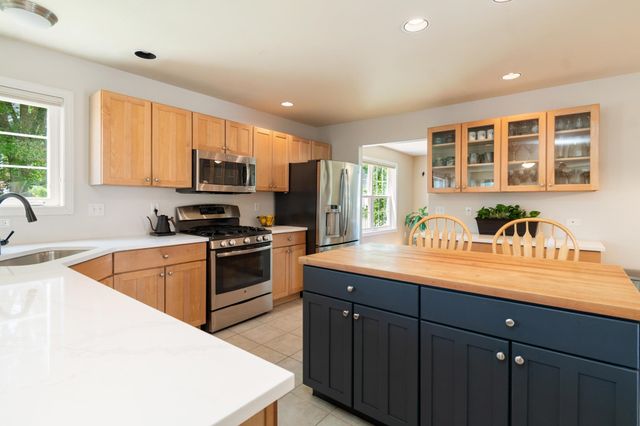 36 Bower Street, South Burlington, VT 05403