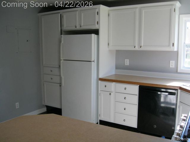 4916 Hillock, Highland Charter Township, MI 48356