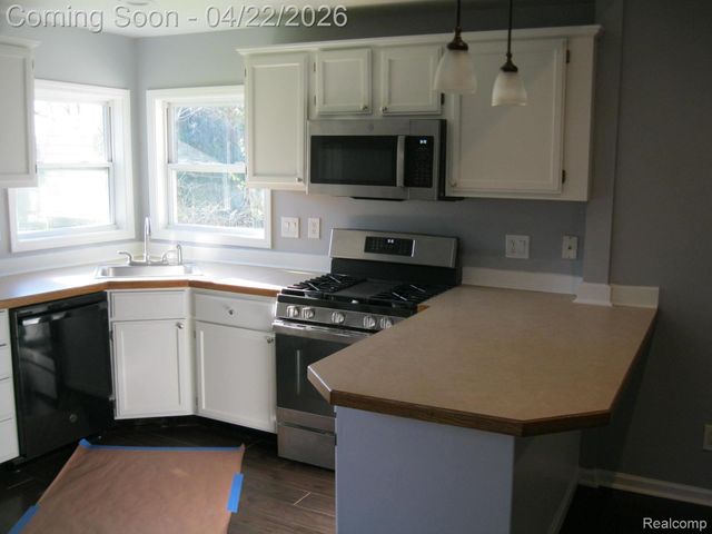 4916 Hillock, Highland Charter Township, MI 48356