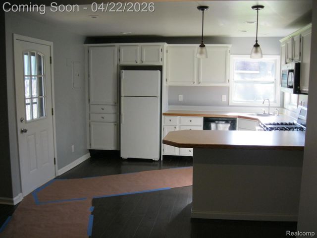 4916 Hillock, Highland Charter Township, MI 48356