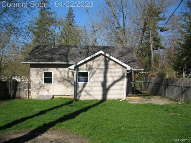 4916 Hillock, Highland Charter Township, MI 48356