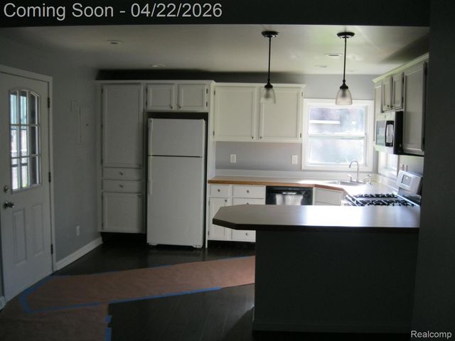 4916 Hillock, Highland Charter Township, MI 48356
