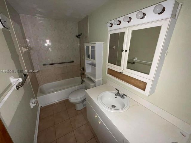 6055 W 19th Ave 305, Hialeah, FL 33012
