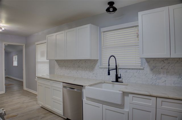 7363 E Ridgeview Way, Claremore, OK 74019