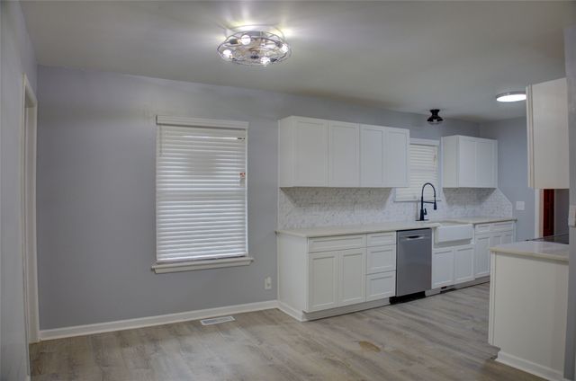 7363 E Ridgeview Way, Claremore, OK 74019