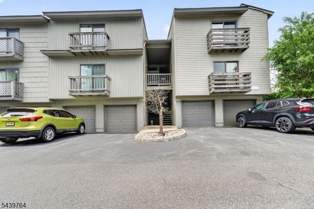 1215 Spruce Hills Dr, Glen Gardner Boro, NJ 08826
