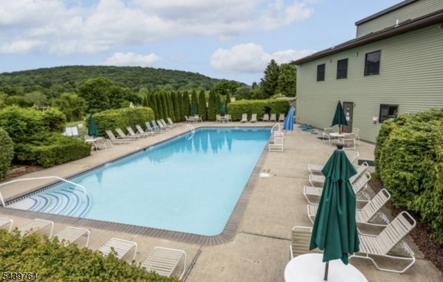 1215 Spruce Hills Dr, Glen Gardner Boro, NJ 08826