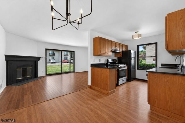 1215 Spruce Hills Dr, Glen Gardner Boro, NJ 08826