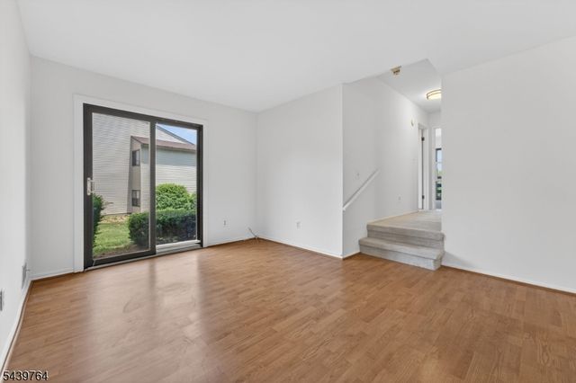 1215 Spruce Hills Dr, Glen Gardner Boro, NJ 08826