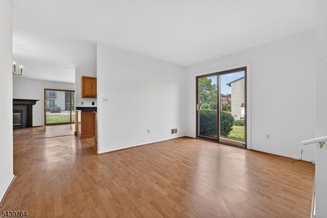 1215 Spruce Hills Dr, Glen Gardner Boro, NJ 08826