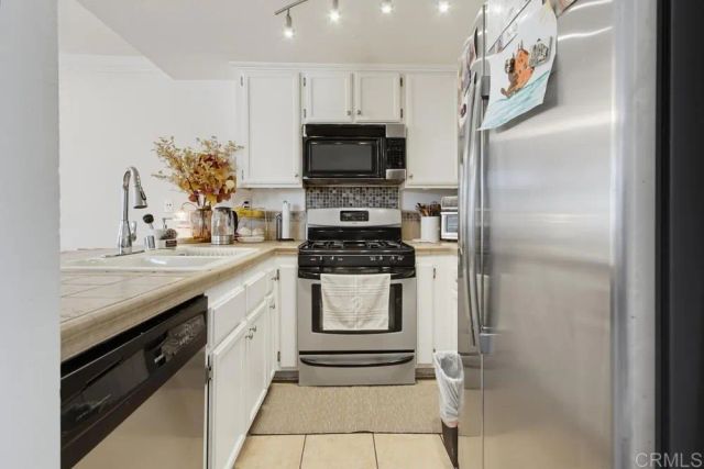1953 Wellington Lane 7, Vista, CA 92081