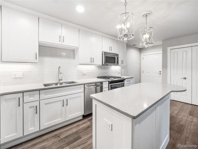 662 Purdy Street 217, Birmingham, MI 48009