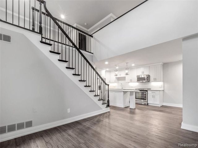 662 Purdy Street 217, Birmingham, MI 48009