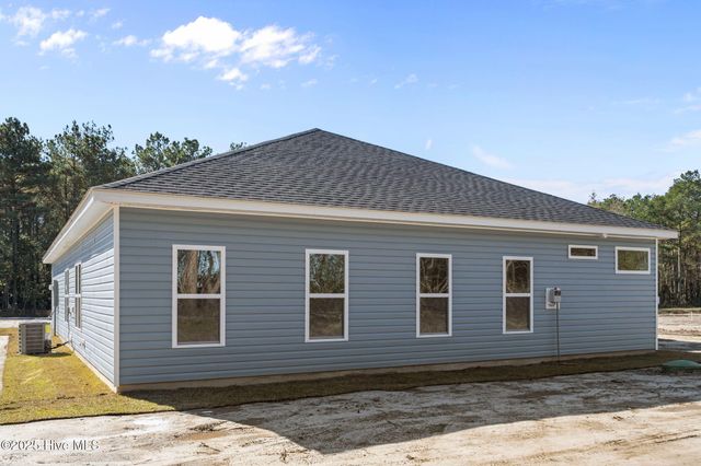 2606 Fountaintown Road, Chinquapin, NC 28521