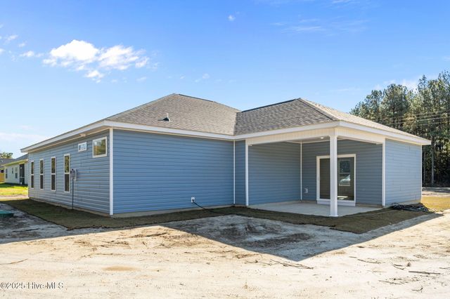 2606 Fountaintown Road, Chinquapin, NC 28521