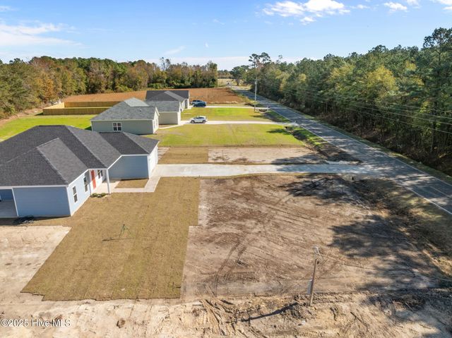 2606 Fountaintown Road, Chinquapin, NC 28521