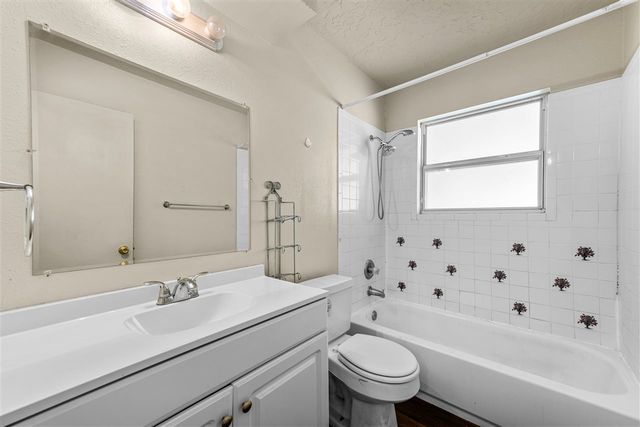 1833 NW Crosby Park Cir, Lawton, OK 73538