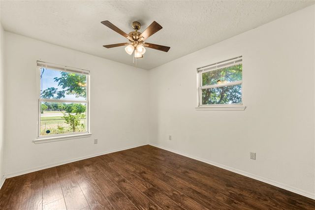 1833 NW Crosby Park Cir, Lawton, OK 73538