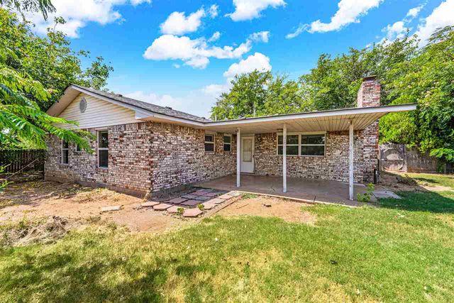 1833 NW Crosby Park Cir, Lawton, OK 73538
