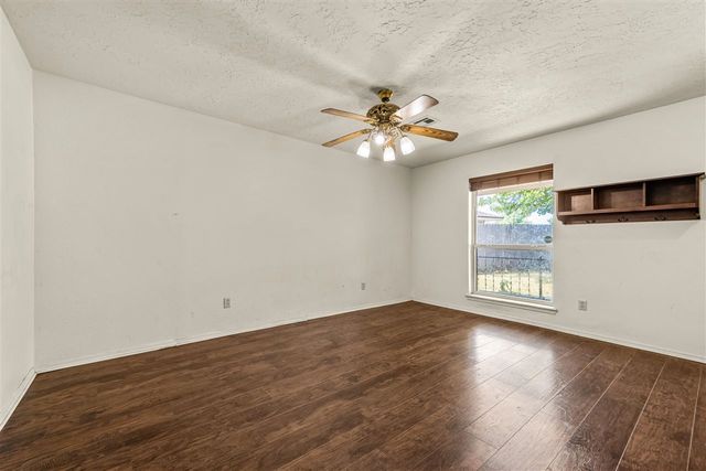 1833 NW Crosby Park Cir, Lawton, OK 73538