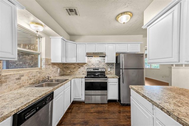 1833 NW Crosby Park Cir, Lawton, OK 73538