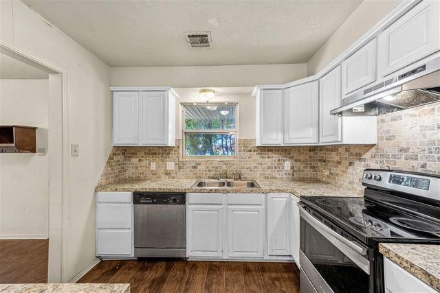 1833 NW Crosby Park Cir, Lawton, OK 73538