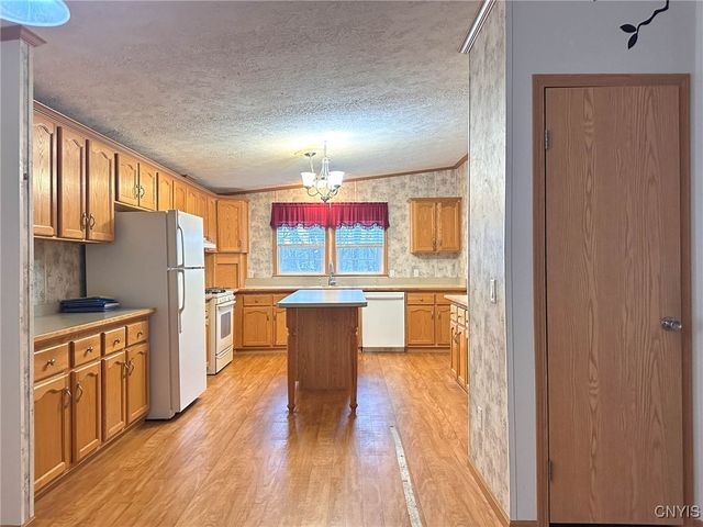 355 Aspen Drive, Utica, NY 13502