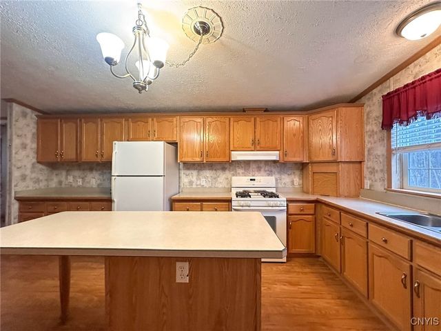 355 Aspen Drive, Utica, NY 13502