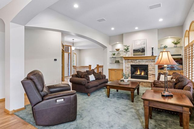 8167 Enclave Road, Woodbury, MN 55125