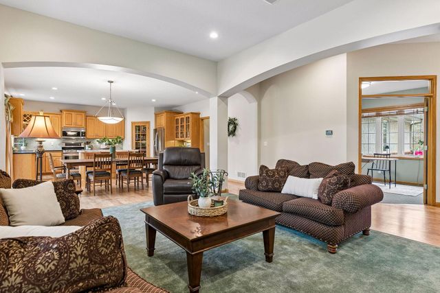 8167 Enclave Road, Woodbury, MN 55125