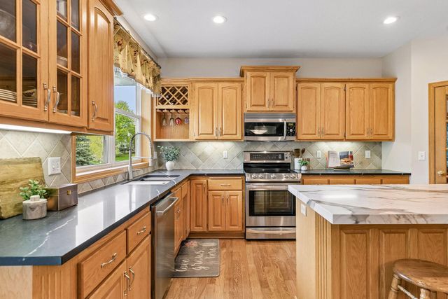 8167 Enclave Road, Woodbury, MN 55125