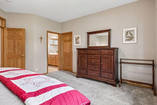 8167 Enclave Road, Woodbury, MN 55125