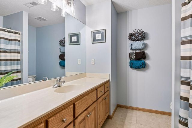8167 Enclave Road, Woodbury, MN 55125